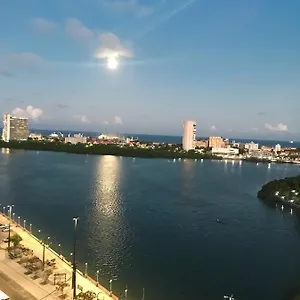 https://aconchegante-tima-localizao-e-vista-para-o-mar.hotels-in-recife.com